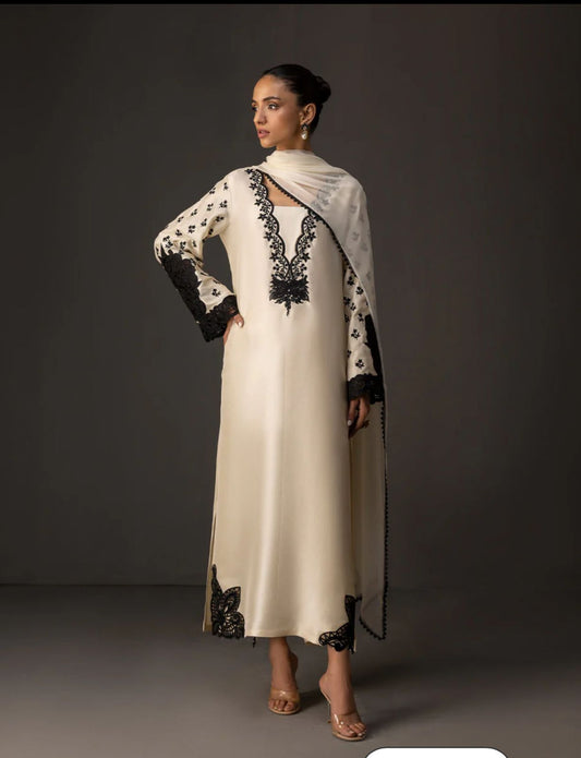 FLORAL DIGITAL PRINT SILK - BIN NUREZA